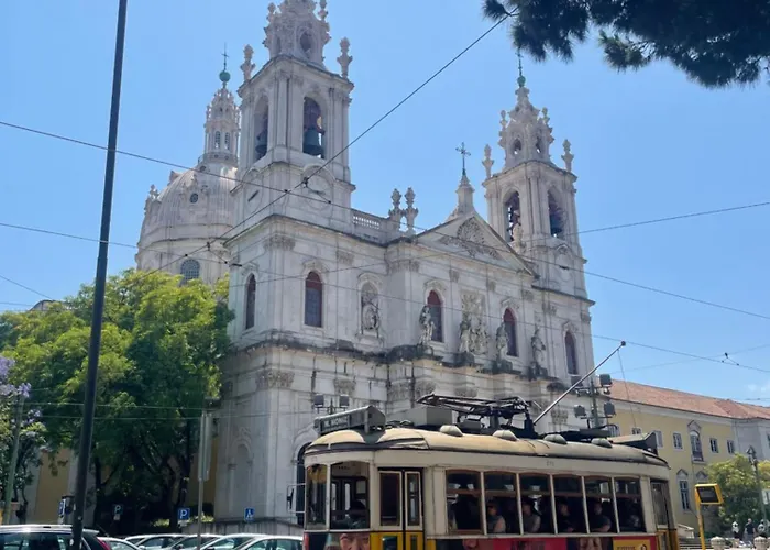 Apartment New ! Style In Estrela Lisbon